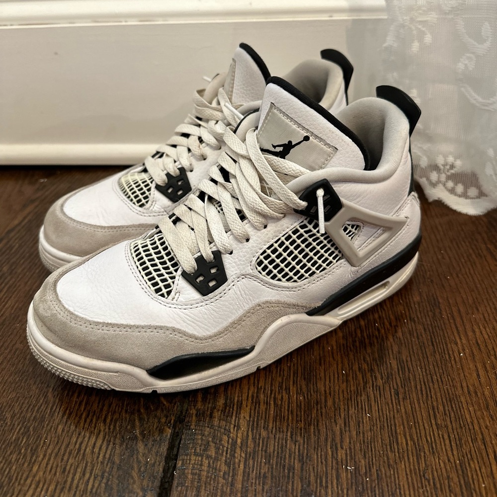 JORDAN 4 MILITARY BLACKS.